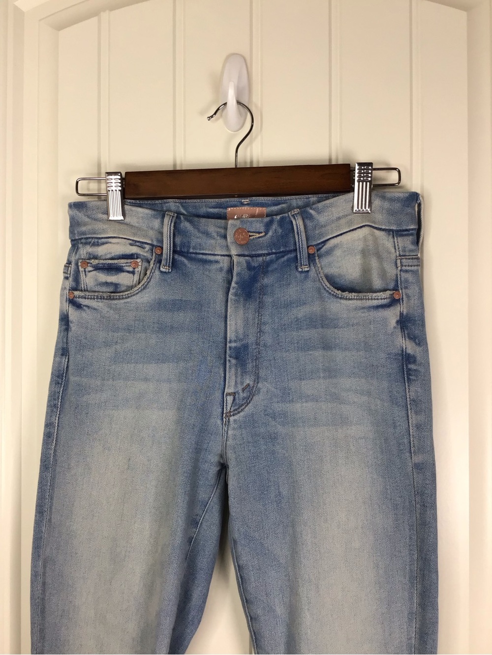 MOTHER High Waisted Looker Ankle Fray in Au Revoir Size 26. - Picture 3 of 11